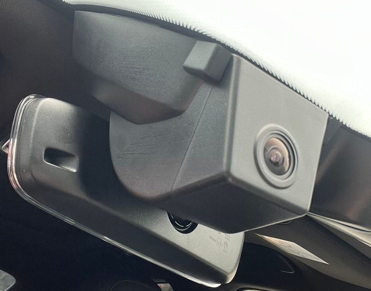 Штатные видеорегистраторы скрытой установки: незаметная защита вашего автомобиля
