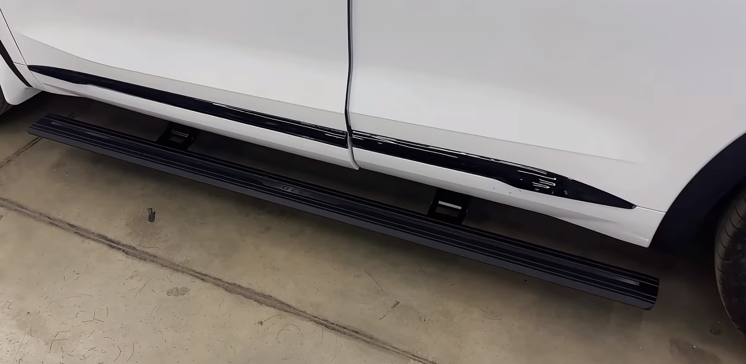 Электрические выдвижные пороги для Geely Monjaro