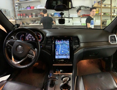 Штатная магнитола для Jeep Grand Cherokee 2013+ - Carmedia ZF-1217B-DSP ("Тесла-Стиль") на Android 9.0, 6-ТУРБО ядер, 4ГБ-64ГБ и встроенным DSP