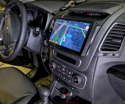 Магнитола для KIA Sorento 2 XM 2012-2020 c экраном климата снизу (рамка-накладка) - FarCar BX224M 360 на Android 13, монитор 9.5" QLED+2K, 6/128Гб, CarPlay, 4G SIM-слот, 4 камеры в комплекте