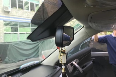 Штатный видеорегистратор для Geely Atlas с датчиком дождя RedPower DVR-GL-G