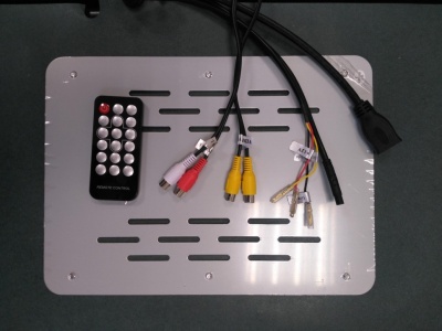 Автомобильный потолочный монитор 17.3" со встроенным медиаплеером ERGO ER17S (FullHD 1920x1080) черный