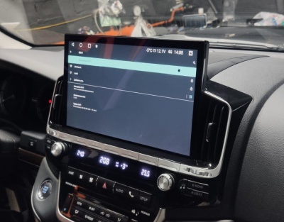 Магнитола для Toyota Land Cruiser 200 2008-2015 (климат на штатном экране) - Carmedia KP-T1303 монитор 13.3", Android 10, 6Гб+128Гб, CarPlay, SIM-слот