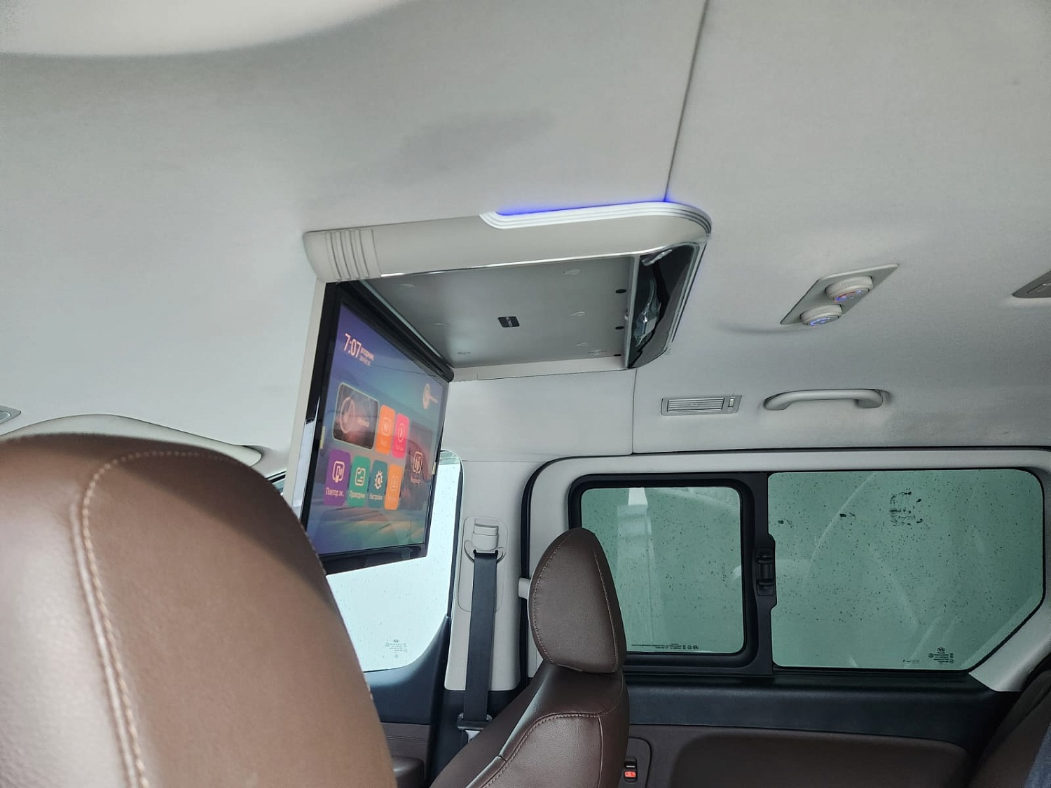 ПОТОЛОЧНЫЙ СМАРТ ТВ 17,3" для Hyundai Starex  ERGO ER1750AN (1920X1080, ANDROID), СЕРЫЙ