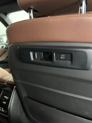 Комплект из 2-х android мониторов для задних пассажиров для BMW G серии в штатные места RDL-1188 BMW