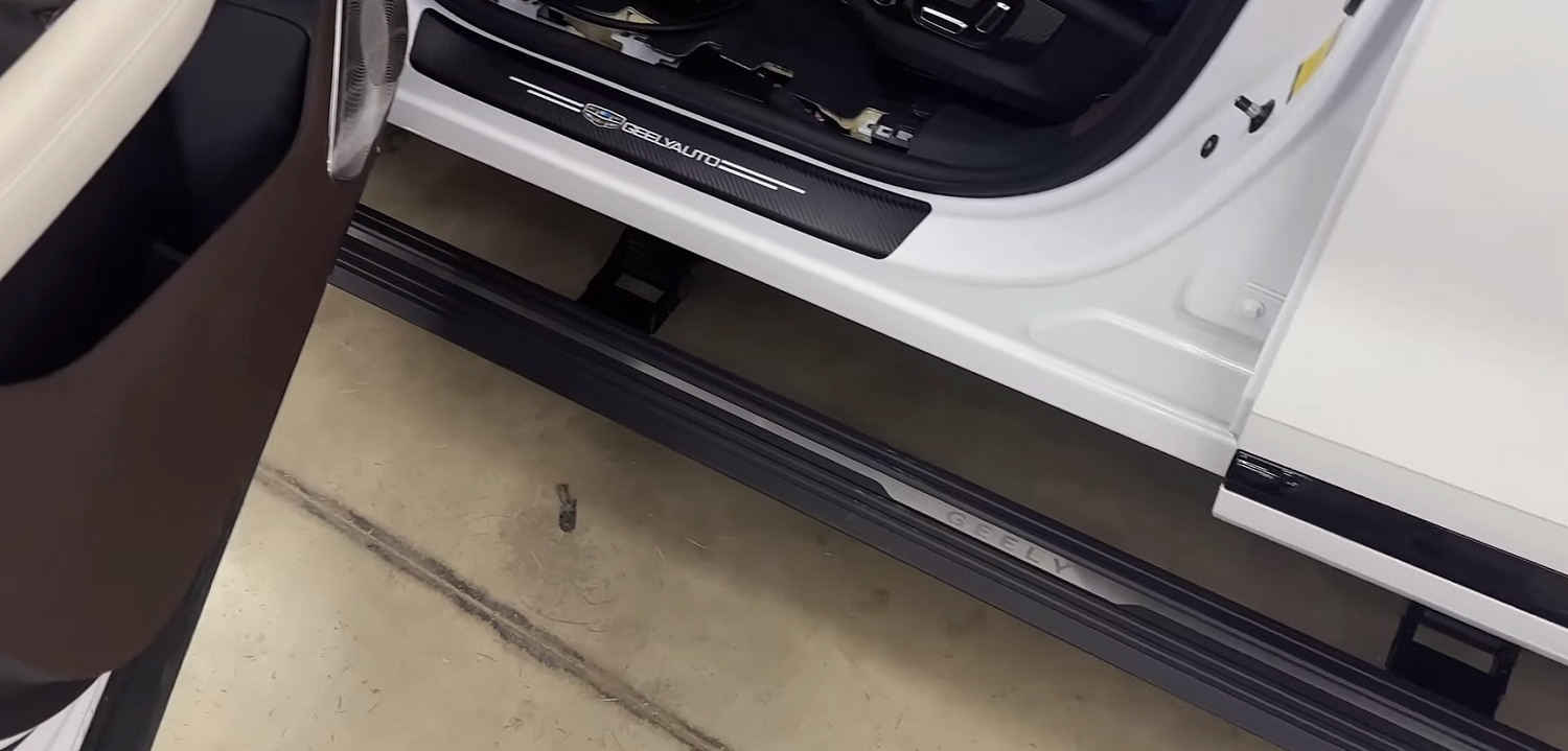 Электрические выдвижные пороги для Geely Monjaro