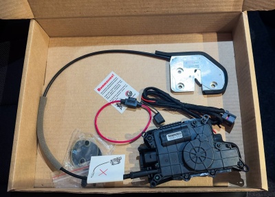 Автомобильный доводчик дверей для EXEED TXL FL2 (M32TFL2) / Авиационный алюминий / Сделано в России